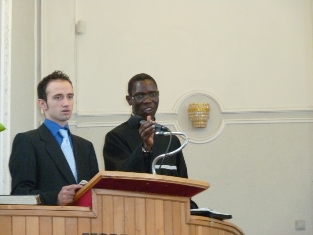 P1080299 Peter Rong la amvonul Bisericii Nadejdea