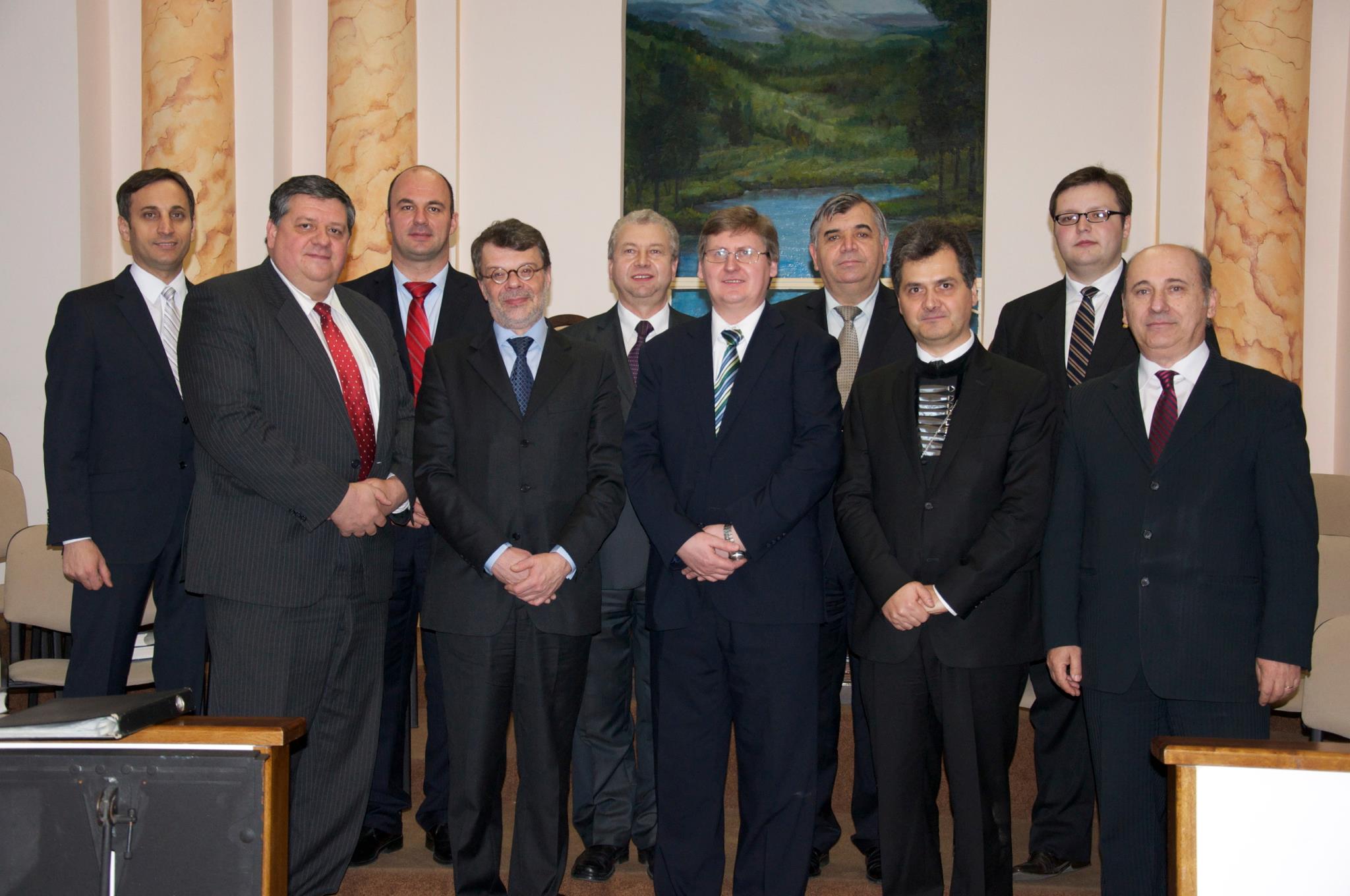 BCB-Golgota centenar 30 decembrie 2012 - poza de grup cu invitatii (revistacrestinulazi.ro)