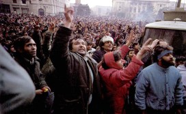 Demonstranți în București, decembrie 1989 (ro.wikipedia.org)