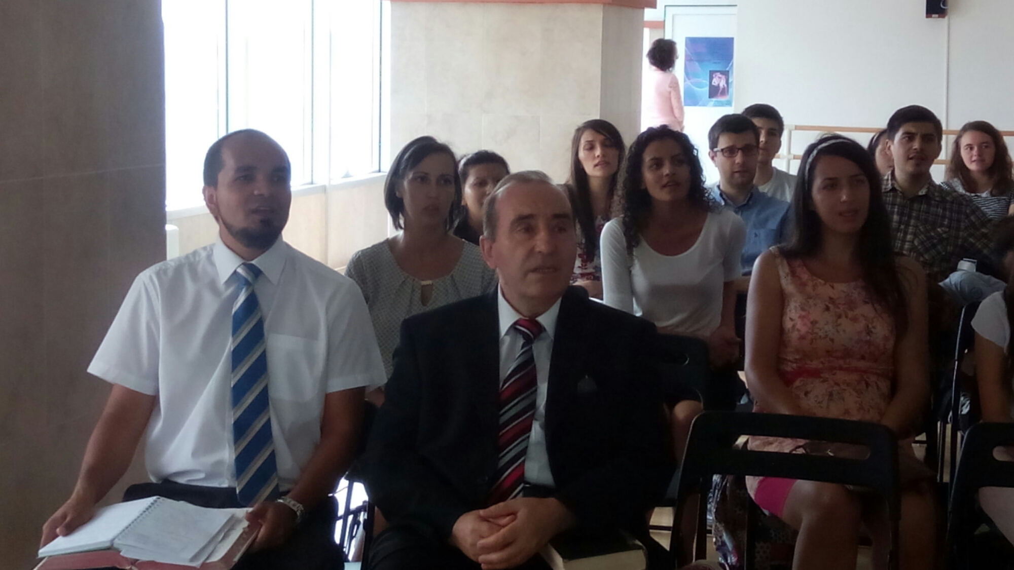 Costel Ghioancă alături de pastorul Elisei Pecheanu